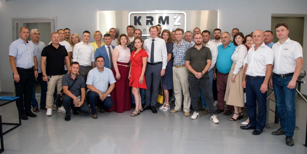 Дилеры КРМЗ познакомились с новой техникой завода и работой его партнерских ассоциаций